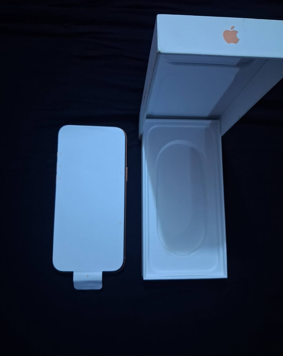 السلام عليكم 
iPhone 17 pro Max
شرق اوسط سيم كارت واحد
بطارية 100% مشحون فقط 30
نضيف استخدام قليل 
السعر مليون و 950 الف
موقع بغداد حي القاهرة 
***********
