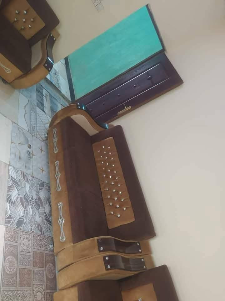 ١٠٠متر للبيع زراعي قرار محكمه مشمول بل تطويب ومسجلته البلديه بي جميع خدمات  شوارع تبليط مولده خط ذهبي ماء كهرباء قريب على شارع كربله عمود ١٢٢ قريب نداء  شارع العلوه
 الجديده
 سعر22مليون  لاستفسار اتصل *********** البيت مكون من غرفه وصاله ومطبخ واستقبال وحمامات داخلي وخارجي
