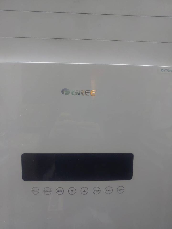 مرحبا سبلت ٣ طن ماركة كري( Gree ) عامودي كنتوري إنفيرتر تحكم يشتغل على المولدة استخدام موسم واحد فقط نظافته مية بالمية السعر مليون وربع الشراي يتصل على الرقم ***********
