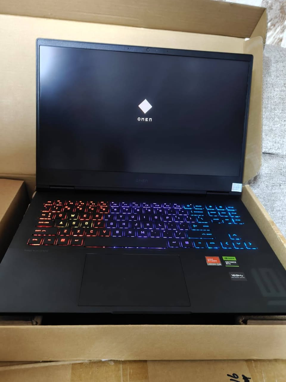 HP Omen 16 (Dark Blue)
المعالج:
AMD Ryzen™ 9 7940HS (Radeon™ 780M Graphics)
كرت الشاشة:
NVIDIA® GeForce RTX™ 4070 (140W TGP)
الرام:
16GB DDR5
التخزين:
1TB SSD (SK hynix)
الحالة/الشاشة:
Open Box / شاشة 16.1 انش hz165  / اللون الأزرق الداكن المائل للبنفسجي
مليون و 800 قفل شامل التوصيل
