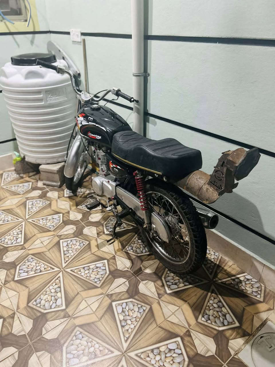 السلام عليكم دراجه نامه متياز موديل 25  للبيع او مراوس دراجه خير من الله شلعه ومعدل دراجه كلك اكفل سرقه المكان ديالى بعقوبه فلكه الامين ***********
السعر 600 وبي مجال
