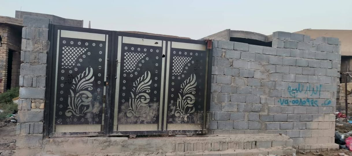 بيت هيكل للبيع بحي جبيل مساحه (200)طابو زراعي سند 25 
قريب عله شارع اربعين (التواصل عل الأرقم التاليه) 
ه‍ (*********** ه‍( ***********
