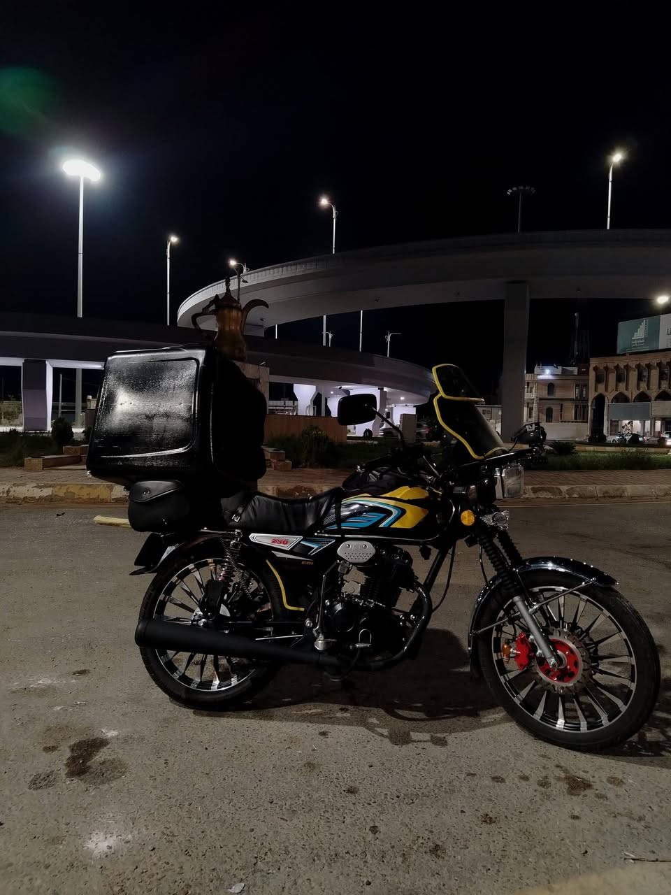 سونك 250cc راقم وسنهويه موديل2026
دراجه زيرو وضع الشريكه 

مقعد مصمم خصيصًا طبي 100/100

دبال برك امامي

صندوك دليفري 

جناط صفاح  و جنطه عل تانكي

جامه اماميه

حامل موبيل

 الطوصل ***********🙌🙌
