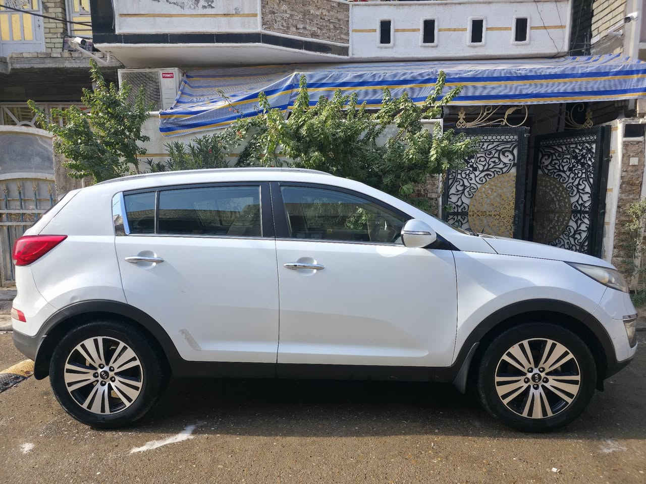 السلام عليكم ... سبورتج للبيع موديل 2015  وارد خليجي  #فول #مواصفات رقم بغداد الانكليزي الجديد بأسمي
السعر /// 167 ورقة /// العنوان بغداد 

مكفولة من الحادث والصبغ //// مكنية وكير بلادي 

تبريد / تدفئة خير من الله /// ماشية ١١٥ الف

بانوراما 》فتحتين سقف

كشن السايق كهرباء 

بصمة + بصمة ابواب 

اشاير بالمري + كاميرا خلفية

تحكمات ستيرن جهتين

محرك ٢٠٠٠ دوش

حساسات خلفية 

دهن ريفينول الاصلي استعمللها 

ربع متصرف عليها بالعافية على الي يأخذها 

للاتصال /// ***********
