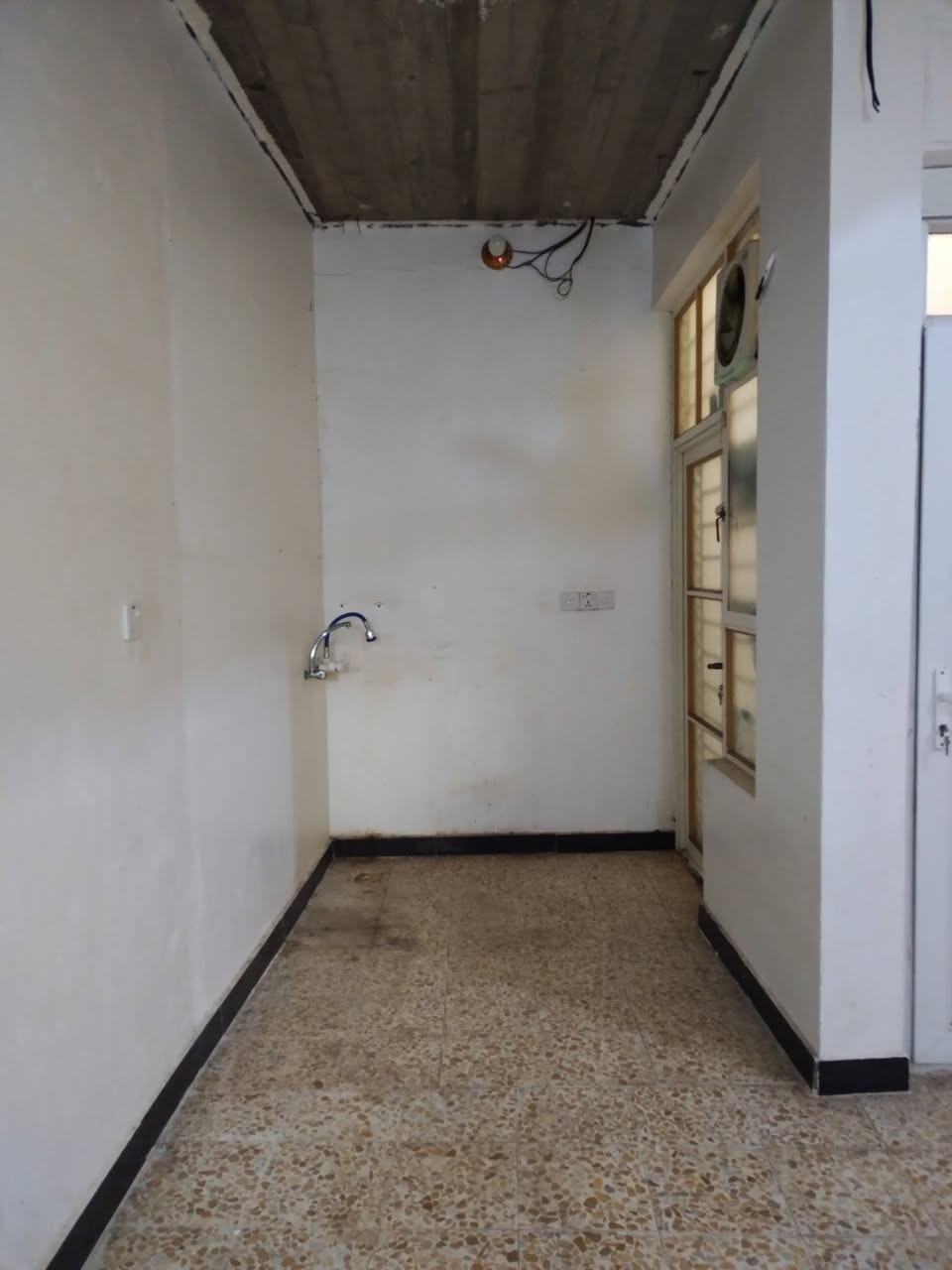 س ع دار للبيع 55 متر بنيان جديد علوت الفحل وره مخزن الموز غرفه وصاله جبيره تخاريج بيت كلش حلو خط مولده واصل خط انترنيت كيزر ماطور بيت جاهز بس جيب غراضك مشمول غرار التطويب مرقم بلديه
السعر 20 وبي مجال ***********
