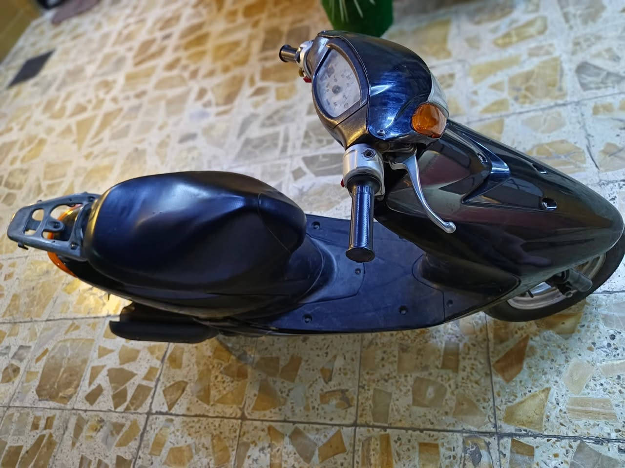 السلام عليكم دراجه عصفوريه ام التبريد نضيفه وكلشي شغال بيه السعر 350 المكان بغداد جميله رقم الهاتف ***********
