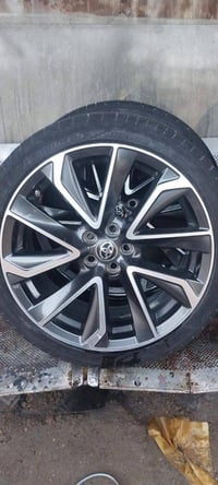 عندي ويل مال كورلا بلادي حجم١٨. ويا تايراته نظيفه الويل نضيف  او  بل ع...