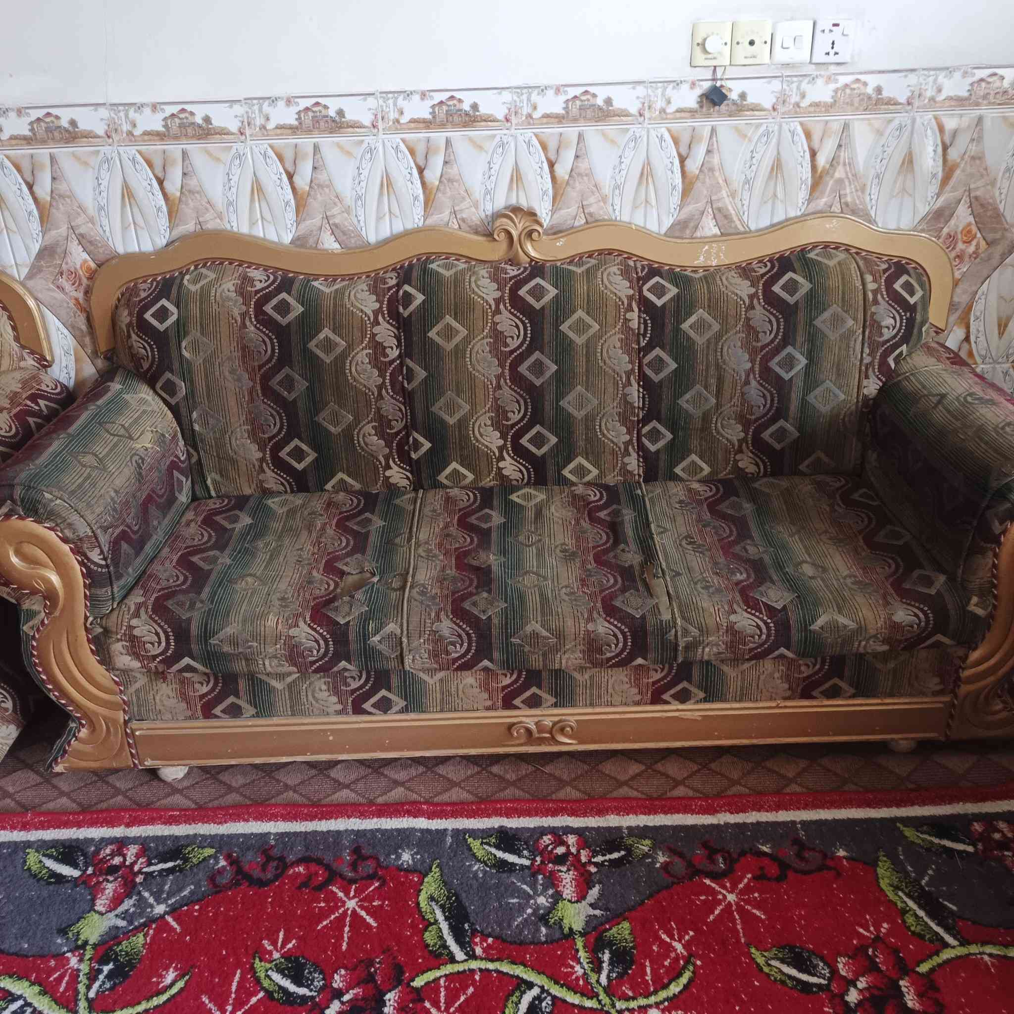 السلام عليكم قنفات للبيع ثنين كبار وثنين زغار مكاني نجف للتواصل خاص او ***********
