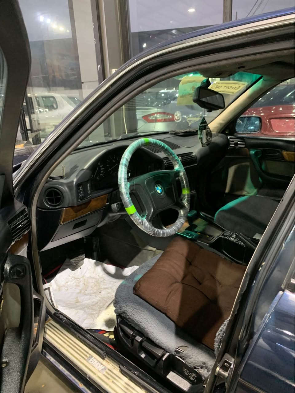 سەرەتا بەناوی خوا
Bmw 
مۆدێل 1995
حەجمی مەکینە  525 کەپسە
گێر ئۆتۆماتیک
فول مواسەفات بی سلاید
چوار جام کارەبا
تەحدید سورعە
پەردە
چوار تایە و ویلی لۆک
عام بۆیاخ بۆ جوانی
نرخ 80  گەڵا و مەعامەلە
بۆ زانیاری زیاتر پەیوەندی بکەن ..
0773 303 32 33 السليمانية, العراق
