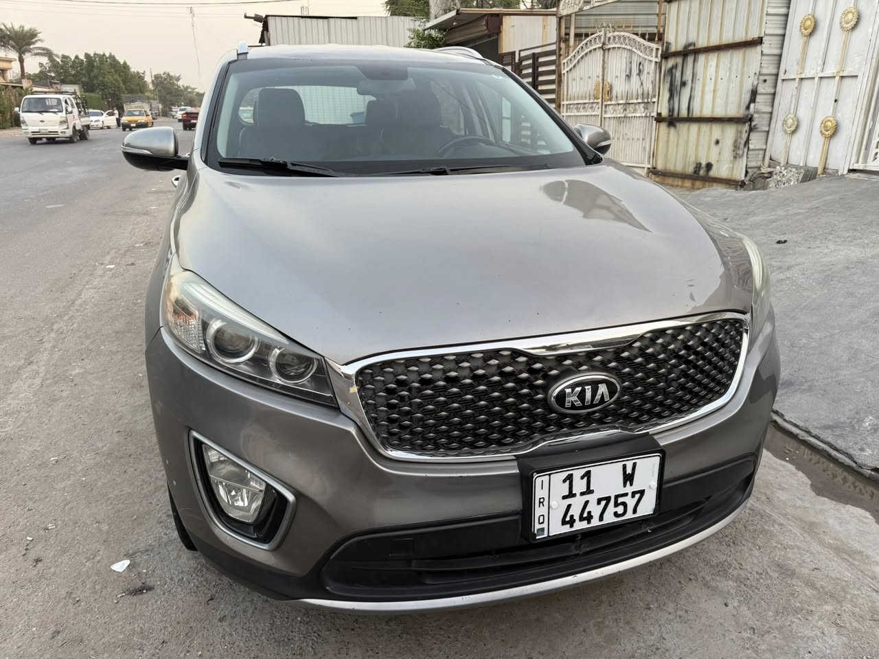 السلام عليكم لبيع كيه سورنتو موديل 2017 سياره جديده معنه لكلمه بيه قطعتين كلير فقط بدون تبديل بدون ضربه سياره ليبل واحد محرك وكير وحداديه وتخم تاير وتبريد كلهن خير من الله )موصفاته 6 سلندر 7 راكب 3 قطع تبريد بصمه رادر 3 نضمه قياده ترحيب ابواب اشير بل مري بردات بلديه قطعتين ويل كروم كامره حساس شاشه بلديه زنون هواي بيه موصفات بس معده بنرامه وصندوك كهرباي وباقي موصفات كلهن بيه بسمي تحويل ثانيوم السعر 180 وبيه مجال كلش قليل العنوان بغداد البلديات رقمي *********** غير متوجد على لفيس وشراي تصل ويدلل
