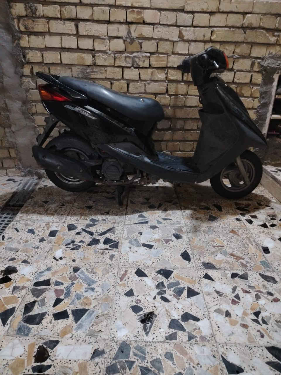 السلام عليكم درجه بريز لايت فوك   رنبه   جديدة 
 درجه كله بلاديه  خير من الله   شلعه ومعدال شغاله سلف وهندر مكينه خرسه ناعمه  كهربائيات كله شغال شاير يمنه يسره عداد كليو متر شغال الايت عالي ناصي كله شغال بريك مامي خلفي   مكفوله كفاله عامه 
وراق كامله   
مكاني بغداد  بلديات 
السعر 625 
***********
