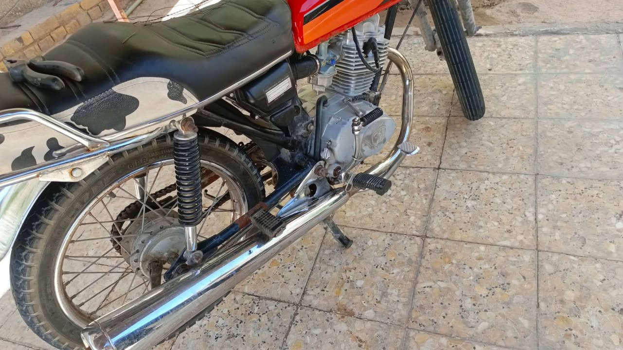 دراجه نامه 4 كير كلك للبيع او مراوس ب دراجه نضيفه الدراجه كامله ماذب عليها ربع.. الدراجه بيها عقل رياضي ابو الطلقات مكينه ارشا امتياز نضيفه كلش ويالة بلاديات دراجه مناقصه شي و احلا من الصور شراي تفصل خاص و تدلل قفلها 225 قفل مكاني نجف... *********** بي واتساب
