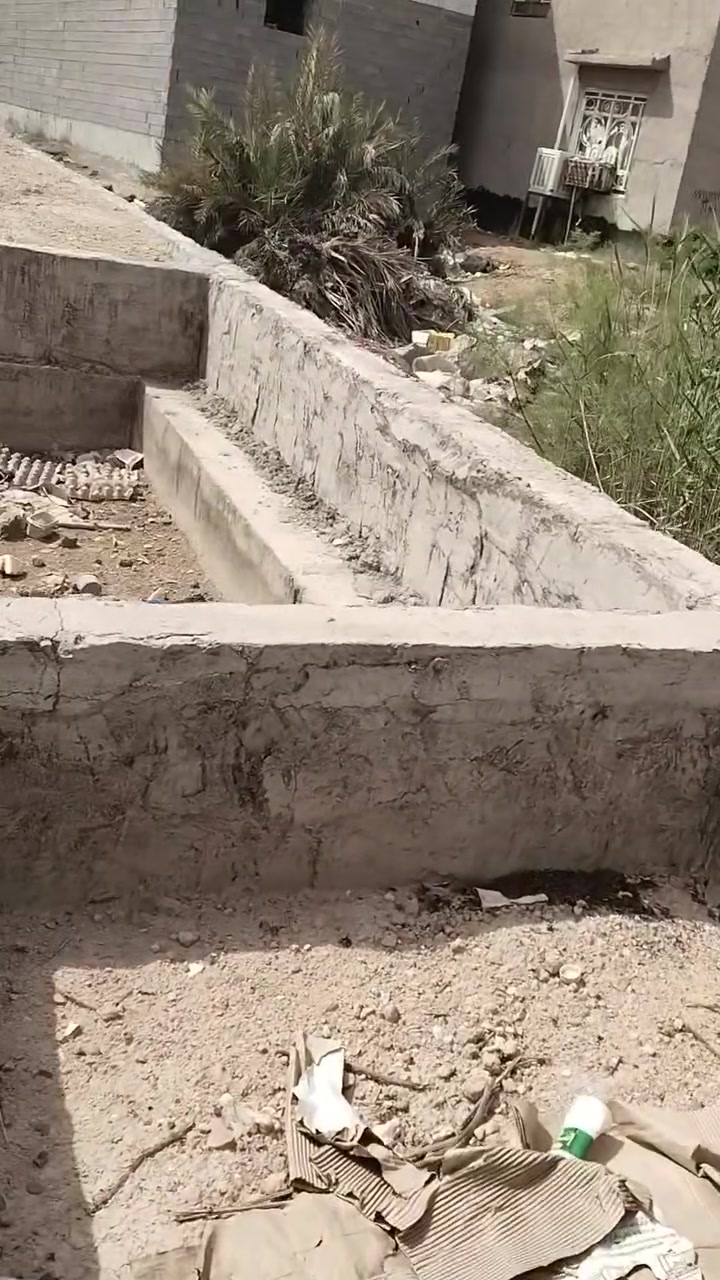 قطعه ٢٠٠ متر للبيع تصلح سكن أو حسينيه بركن جامعة فريحه وتنزل بل شارع خدمات كامله ماء ومجاري كهرباء مولد مدارس خط نقل مستوصف شوارع ٨ متر سند ٢٥ مباشر تتكاتب ويه صاحب السند السعر ٤٥ وبيه مجال لشراي اي ستفسار تصال ***********

