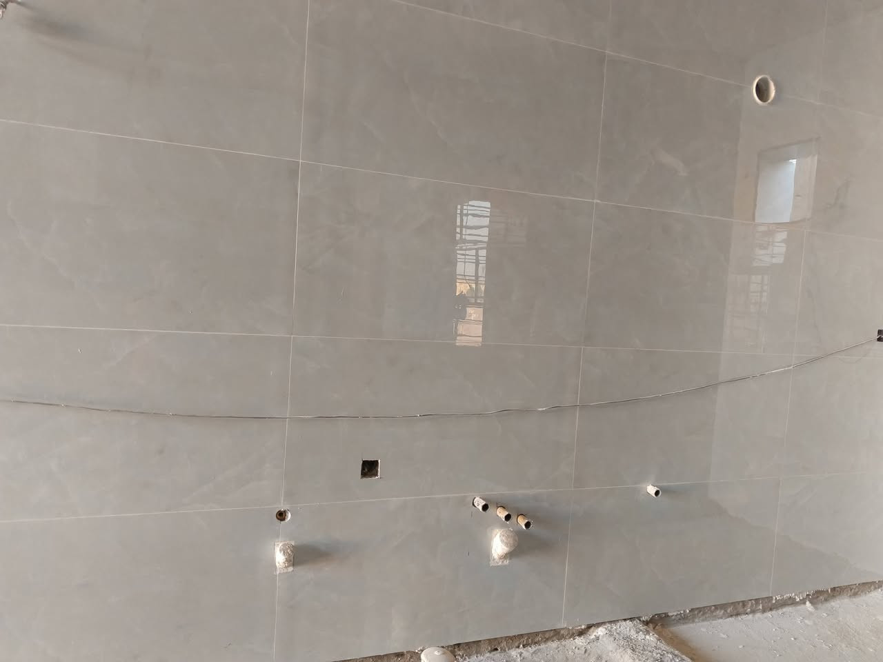 السلام عليكم خلفه سيراميك كاشي بورسلين مرمر كرانيت شرط درجه اولى عل ليزر و الهزاز  متفرغ حالين هاتفي *********** بي واتساب
