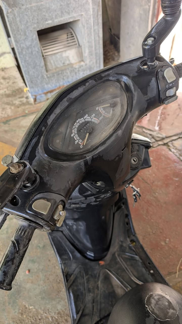 ماكس 140 
كامل من كل شي 
باتري جديد 
بس سلف مرات يشتغل مرات لا
سعر قفل 325 
مكان قلعة 
***********
