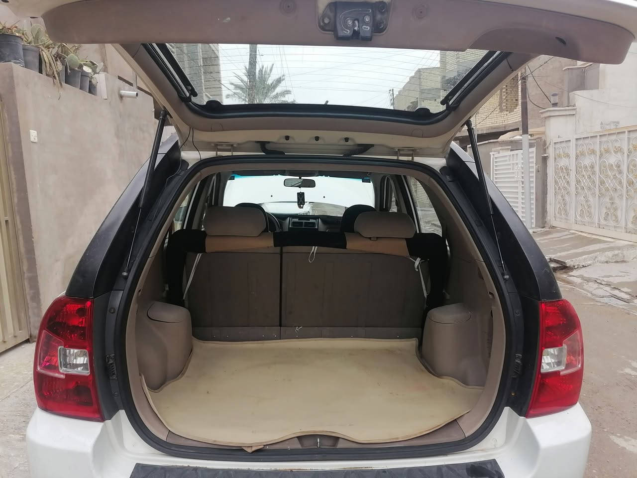 السلام عليكم ورحمة الله وبركاته
سيارة كيا سبورتاج موديل ٢٠٠٩ وارد خليجي داخل بيجي او عسلي بكيفك مصفرة غرامة سنوية لل٣١ وهزة جديدة ورقم جديد دولي وملسق الجديد الي يصير تفاصيل بالجامة

السيارة باسمي شخصيا. السيارة فول فتحة سقف اوكس  شاشة كامرا 

السيارة مكينة وكير وتبريد وتدفئة وصدر وتخم تاير وداخل كلة جديد الحمد لله

الكشر بيهة بارد نص شبر جاملغ أمامي وصبغ طخة زغيرونة بالصندوك لا تعديل ولا داخل ولا مفتوح مجرد رش كول نص صندوك

المكينة ٢٠٠٠ أربعة سلندر حاوية

السيارة منظومة غاز جديدة بعدهة بالضمان دوشمة جديدة 

السعر ١٢٥ وبيهة مجال بسيط كلش

حيدر ***********
