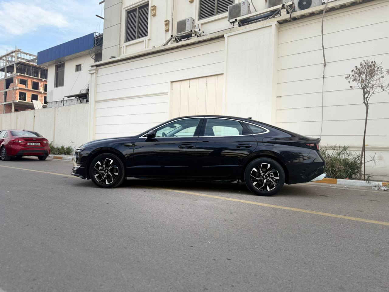 السلام عليكم 
سوناتا موديل
 2024
ماشيه 47mi

اللون اسود حبري متغير
مواصفات
شاشه 
كامره
لايت عدسات
بصمه
رادار امامي
رادار خلفي
رادار جانبي
لد امامي خلفي
ويل كب
توقف ذاتي 
قياده ذاتيه
تنبيه خروج عن المسار
تحديد مسار 
فول تحكم ستيرن
كشن السائق كهرباء
تدفئه بالكشنات
تدفئه بالاستيرن 
داخل  اسود
شفتات 
كير تعليك
تبريد بيانو لمس
ترحيب عند الاقتراب
صندوق ذكي
تشغيل عن بعد
محرك 2500✈️
صور الحادث بالمنشور فقط جاملغ وحافة الباب بجم امامي خلفي كبس شركه
الحادث سطحي 
بدون اي دواخل شاصي اللغد والايرباك والكير والمحرك كلهن مكفولات 
صور امريكا بالمنشور
للاستفسار***********
الموقع بغداد الكاظميه چكوك
السعر 192$
رقم اربيل الدولي تحويل وكاله مضمون
