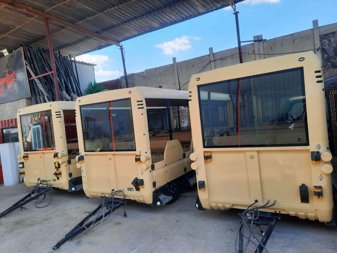 سلام عليكم 
يتوفر لدى معرض جوهرة الفنجان لتجارة السيارات والتجارة العامة ..
قطار للبيع … 
قطار للبيع المنشأ ياباني محرك اسوزو كامل مع فاركون عدد مقاعد في المقصورة والفاركون ٥٠ نفر تقريبا كهربائيات كاملة وتبريد في المقصورة موقع المعرض بغداد شارع الظلال مقابل شركة النقل البري للستفسار ***********
