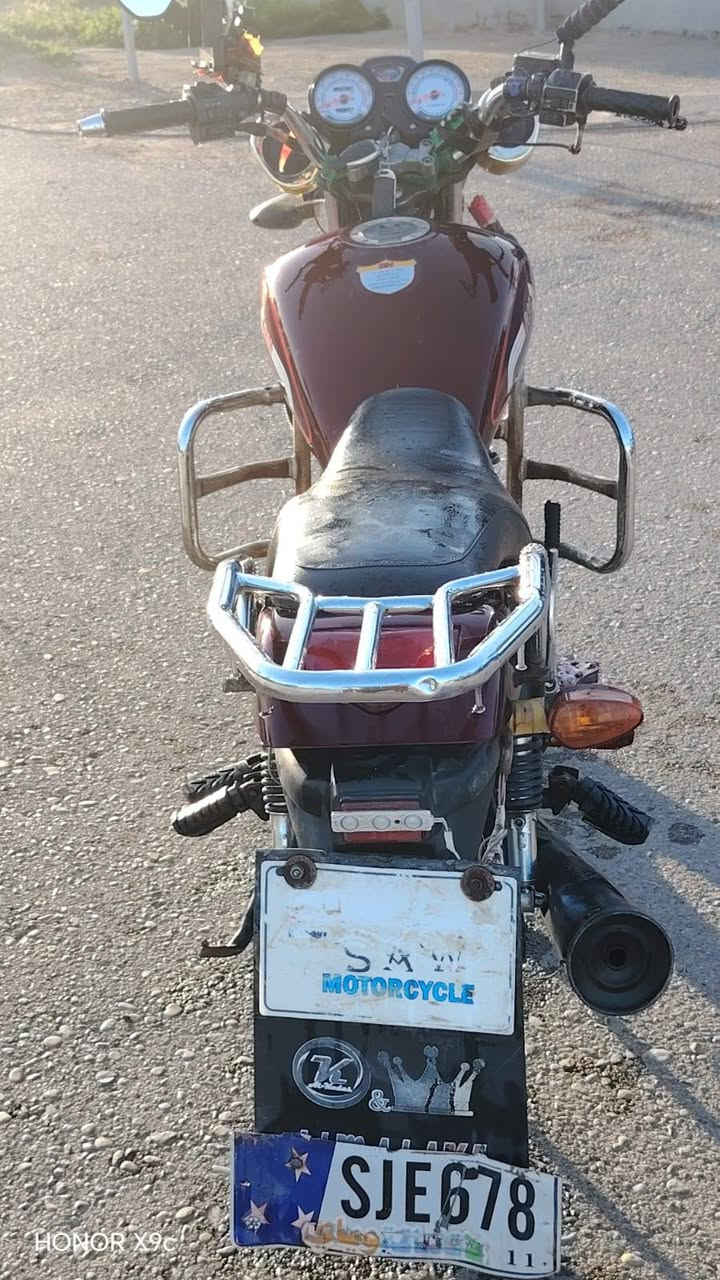 السلام عليكم للبيع AH محرك 200 مكفول مامفتوح عل شركه بعده موديل 2018 اوراق كامله السعر 850 وبي مجال لطيبين اني مكلف بلنشر ماجاوب خاص الستفسار عله الرقم ***********
