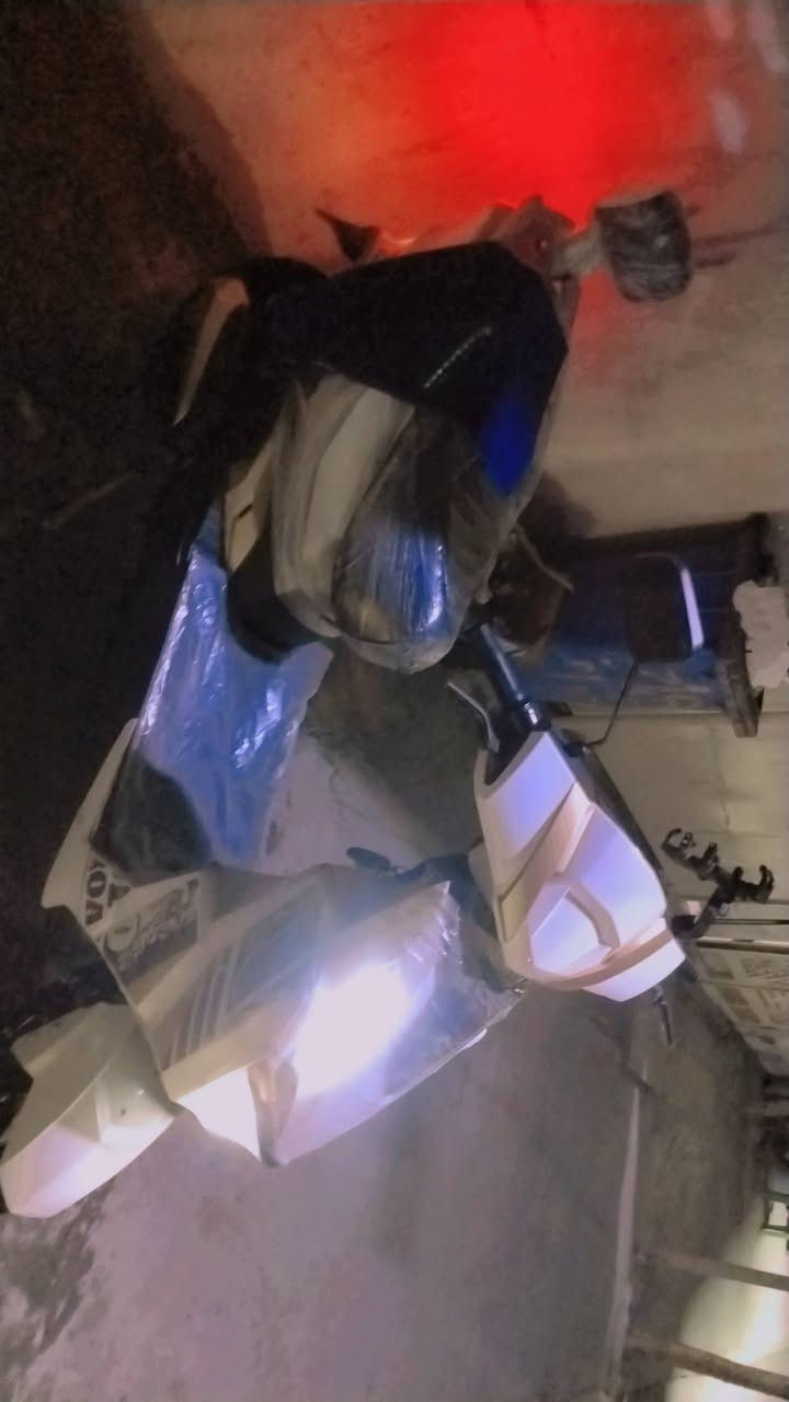 سلام عليكم
دراجة سكنس موديل 2025 مستخدمة 6اشهر  

6 بطاريات حجم كبير  سرعه حقيقي 80 ثلاث سرعات  تشغيل سويج و بصمه  ملف 2000  سعر 600 الف الابيض خاص او واتساب ***********
