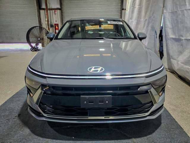 السلام عليكم 
المتوفر: 
☜ سوناتا موديل (٢٠٢٤)
☜ ممشى سياره( ١٧ الف )
☜ وارد امريكي ✓
☜ حادث خلفي كما هو موضح بالصوره. 
☜ سياره فئة sel (يعني نص فول)✓
مدة الوصول سبوعين ✓
❗تستلمها من ميناء ام قصر
سعر :١٣٨ قفل
للتواصل استفسار اكثر :
*********** الزبير, البصرة
