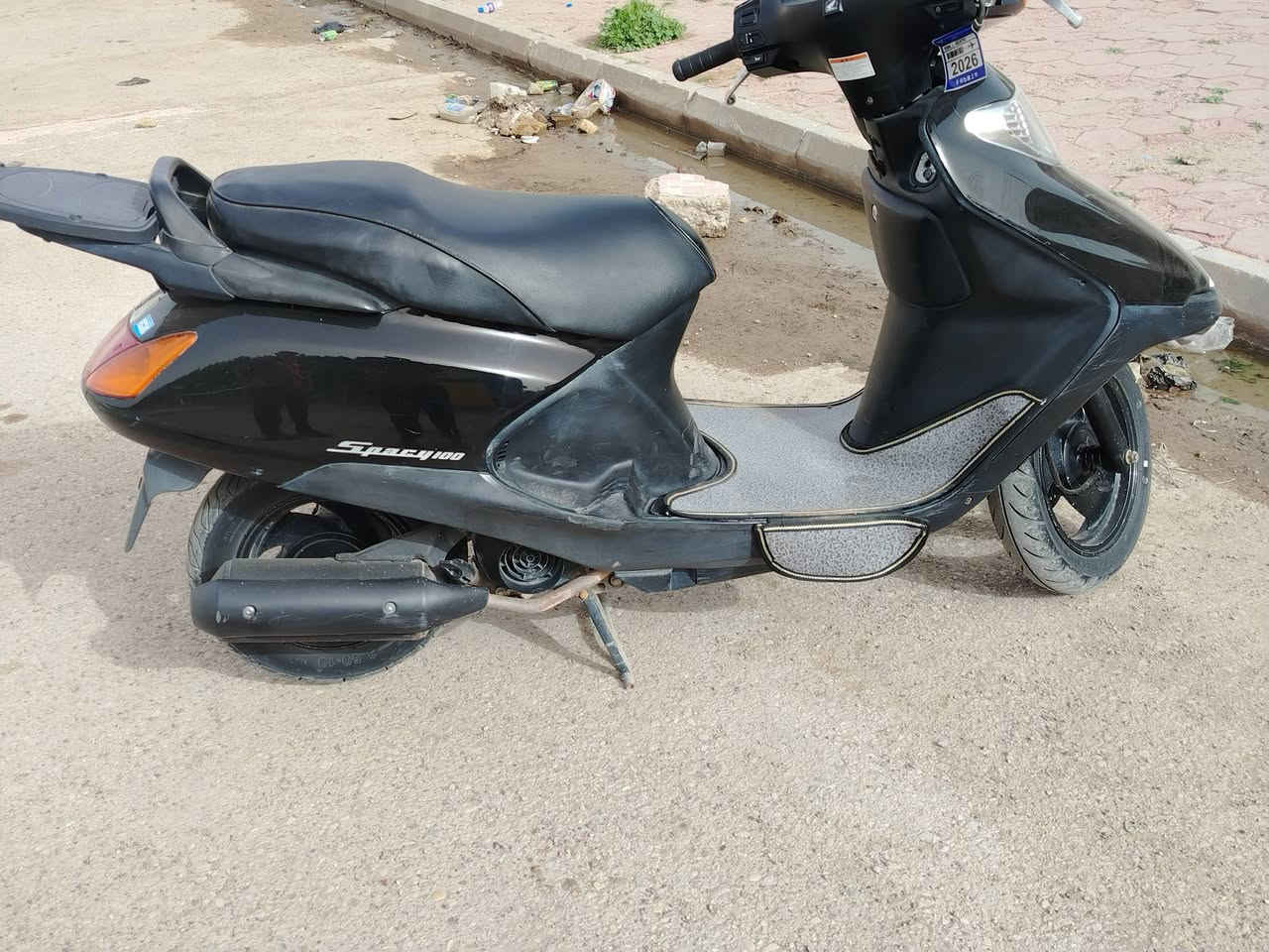 سلام عليكم دراجة سبيسي ياباني لبيع مكفولة من كلشي وكلشي شغال مابيه اي نقص ماشية ٢٩ مكانك كوت السعر بمليون وبيهة مجال ***********
