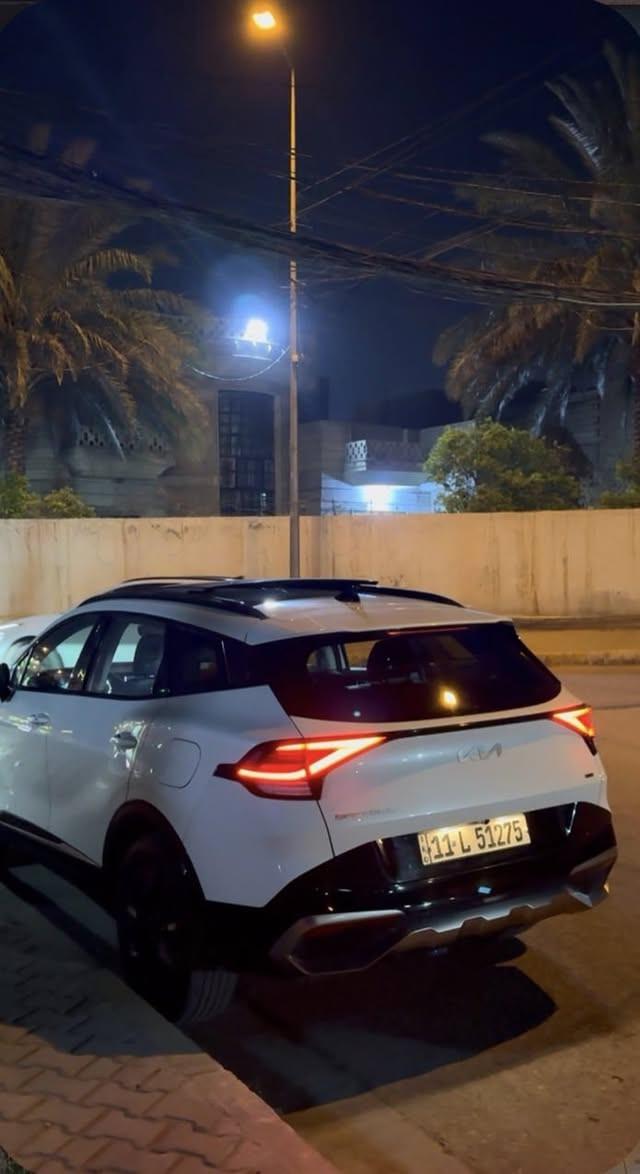 سبورتج 2023 برستيج هايبرد 🔋
اعلى فئة، 

•ضررها قطعة جاملغ 
ومبدلة نفس اللون 
•وصار حادث ب العراق وتبدل باب السائق 
نفس اللون بدون اي صبغ وبارد ب الباب الخلفي صغير موضح الحادث ب الصور 
 
(sx prestige hybrid) 
2023 
مواصفاتها
شاشة 12.3 إنج
كاميرات خمسة 360
تبريد وتسخين كراسي
فتحة سقف بانوراما
نظام دفع AWD
محرك 1.6 Turbo + كهرباء
نظام قيادة ذكي Eco / Sport / Snow/ Smart
حساسات أمامية وخلفية
شحن لاسلكي للهاتف
إضاءة محيطية داخلية
رادار مانع تصادم
مثبت سرعة ذكي
دخول وتشغيل بصمة
تقديم السيارة ورجوعها ب المفتاح
جلد فاخر مع تطريز أنيق
نظام ملاحة متطور
نظام صوت هارمن كارد" 
شاشة عدادات رقمية متصلة
تحكم كهربائي بالمقاعد مع ذاكرة خرن 
نظام نزول منحدرات
فرامل يد كهربائية ومحافظة ع المسار وتحديد مسار
،
ماشية 48 الف كيلو/30mile
السعر 230 وبيها مجال 
*********** متوفر واتساب 💚
المكان كربلاء
