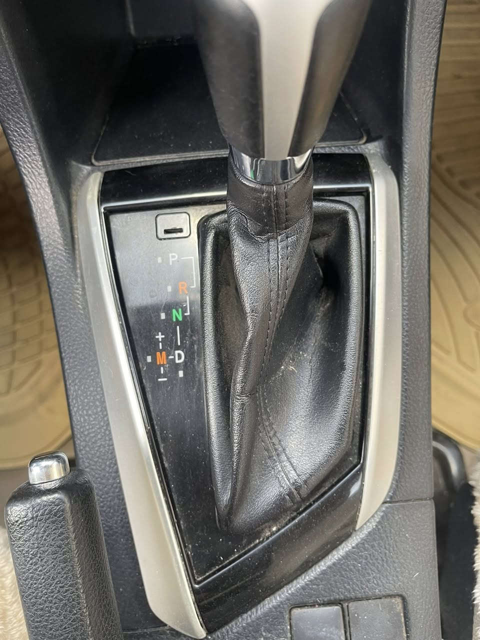 السلام عليكم اخوتي عندي كورلا موديل2017 خليجيه بيه جاملغ الايمن وربع البنيد مصبوغ فقط السياره فول بصمه فتحه بصمه ابواب مري شفط اشاير بلمري محرك 2000 السياره حيل حيل نضيفه الف متصرف عليه 
رقمي***********
السعر160 وبيه مجال للطيبين مع كامل احترامي للجميع🤍
