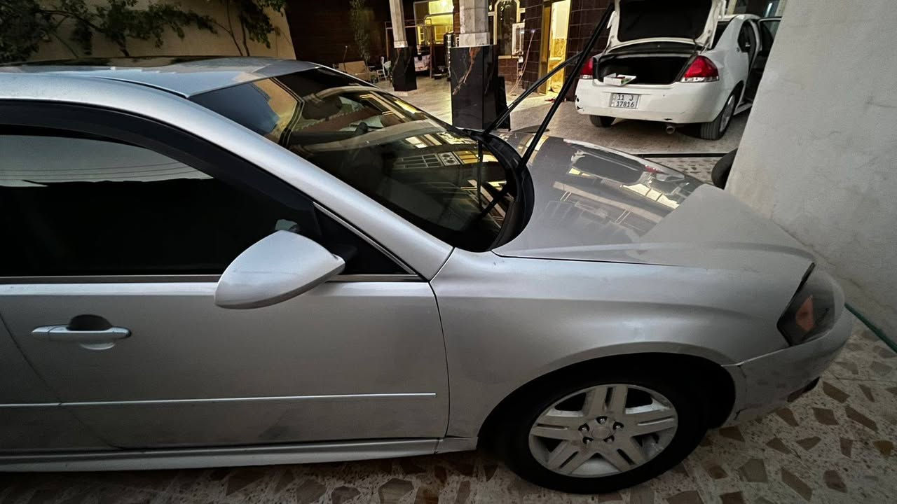 السلام عليكم ٢٠١٣ السيارة جديدة حادثها جامرلوغ خلفي باقي الصبغ اثر شخوط السيارة LT2 فول خير من الله... ***********
