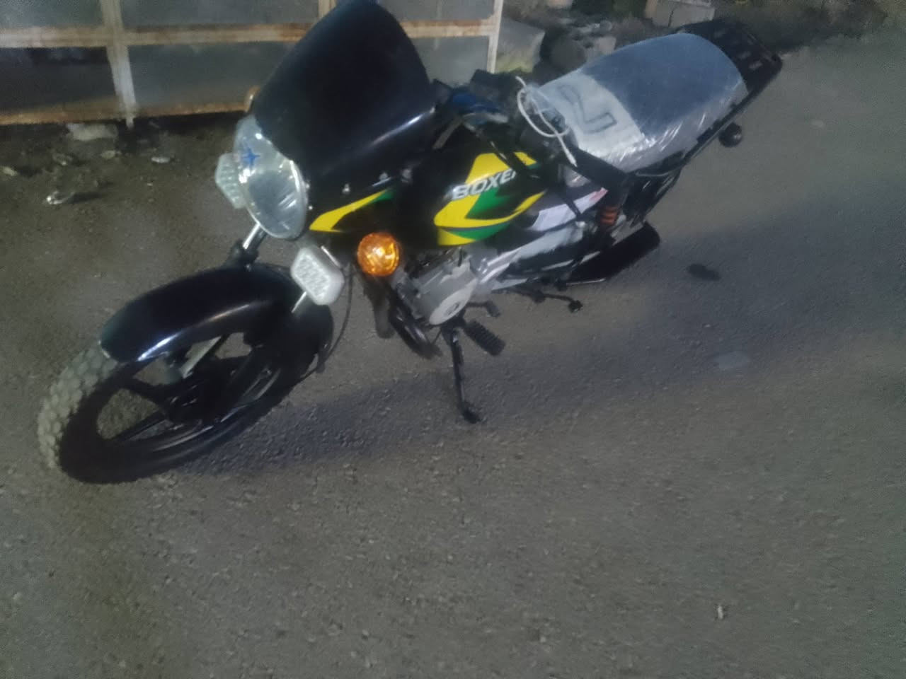 سلام عليكم درجه بوكسر كلاسك موديل 21 درجه كفاله من كلشي اوراق بيهه مابيهه كل نقص سعر 950 بكاني بغداد لبياع شرطه الخامسه ***********
