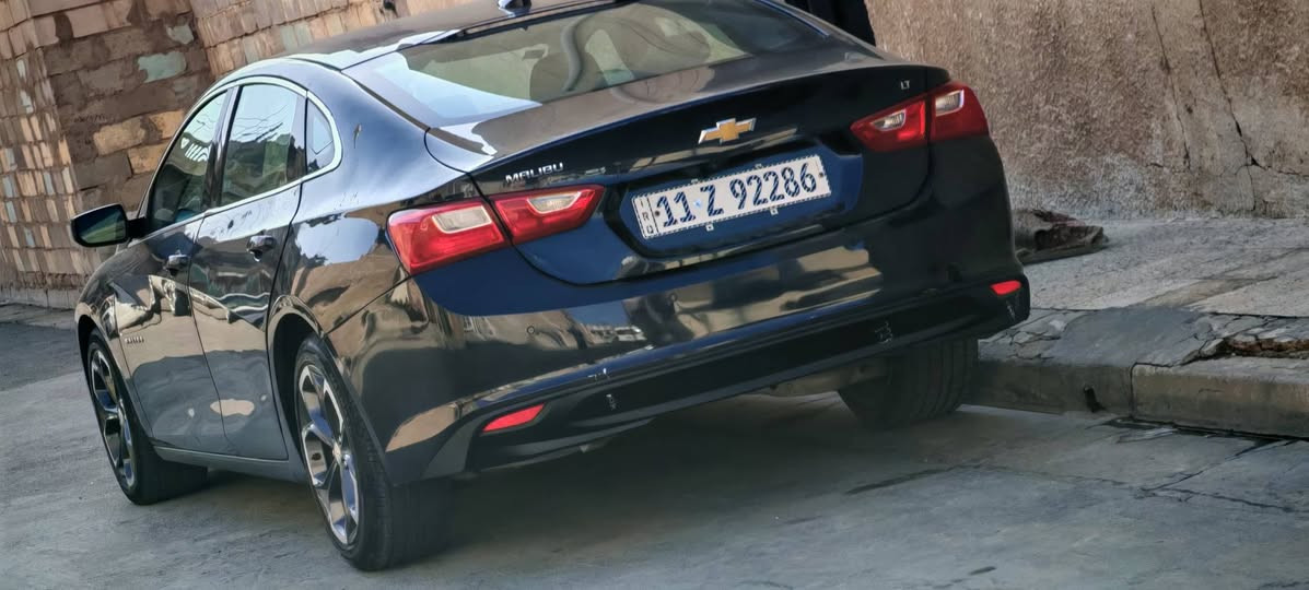 السلام عليكم . ماليبو ٢٣ ماشيه ٥٣ محرك ١٥٠٠ محرك كير مكفول
رقم بغداد بسمي
حادث خلفي جاملغ وباب . وجاملغ امامي بارد بدون دواخل ولا ايرباك
المواصفات .  Lt . بصمه بوب تبريد قطعتين. بصمه تشغيل . هندبريك بصمه .حساسات امامي وخلفي وجانبي. لد امامي السعر خاص
االاتصال ***********
