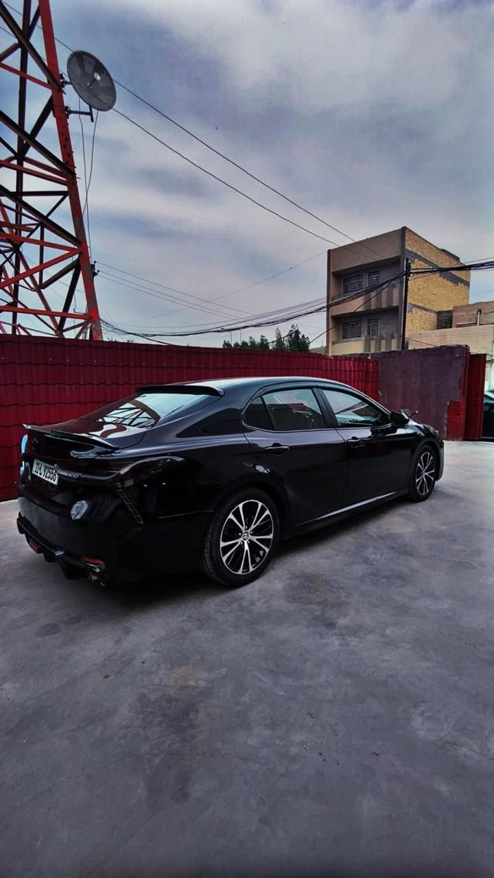 السلام عليكم
كامري موديل 2018 امريكي SE فول 
_ فتحة
_ بصمة
_ شفتات ستيرن 
_ كشن  كهرباء 
_ رادار امامي
_ تحديد مسار 
_ نقطة عمياء 
_ اشاير بالمري 
مكينة 4 سلندر 2500 
سيارة حادث جاملغ خلفي وصندوك والصندول مبدل نفس اللون يعني قطعة وحدة صبغ بدون ايرباك  ماشية 112 ميل غير متواجد ع النت 
للاستفسار *********** بغداد, العراق
