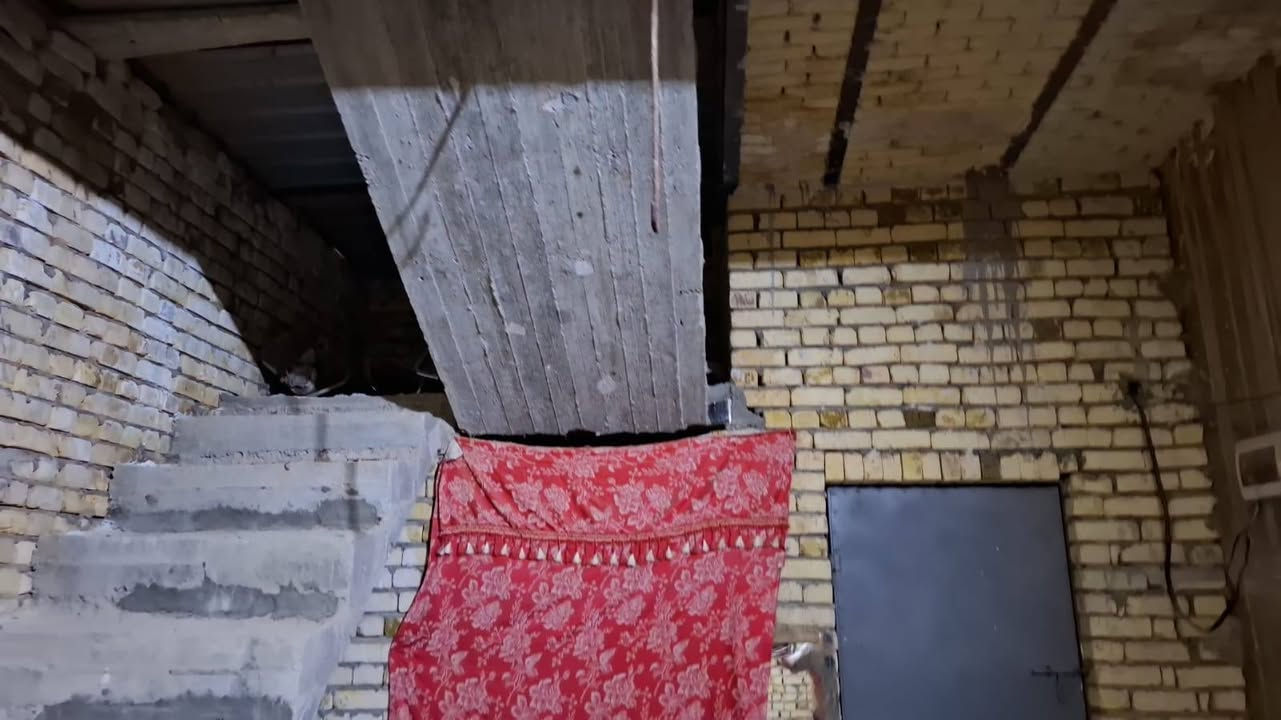 السلام عليكم 
بيت زراعي للبيع مساحة ٢٠٠م البيت عالي عن الشارع 
البناء غرفتين ومطبخ وصحيات وحديقة كبيرة البيت 🏠 عكادة 
بحي النفط بشارع د. أحمد مطر 
السعر ٥٧ قابل للتفاوض 
***********
