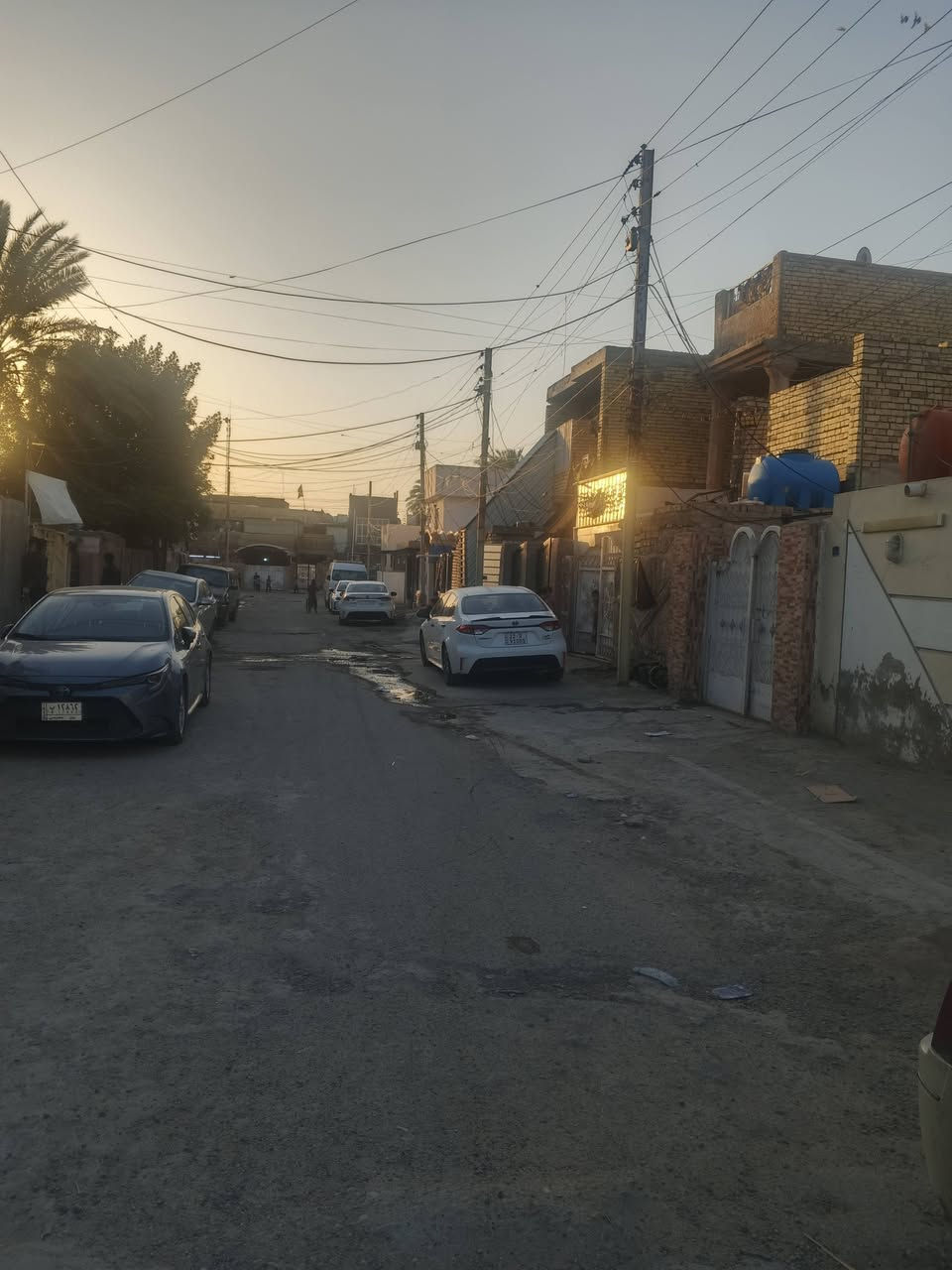 السلام عليكم
الدار للبيع نهايه حي اور طابو ملك صرف المساحة 75 متر 

الواجه 3 النزال 25 متر يحتوي على 4 غرف نوم + استقبال حولي مطبخ حمام داخلي وحمام خارجي البناء سنة 2022

***********
