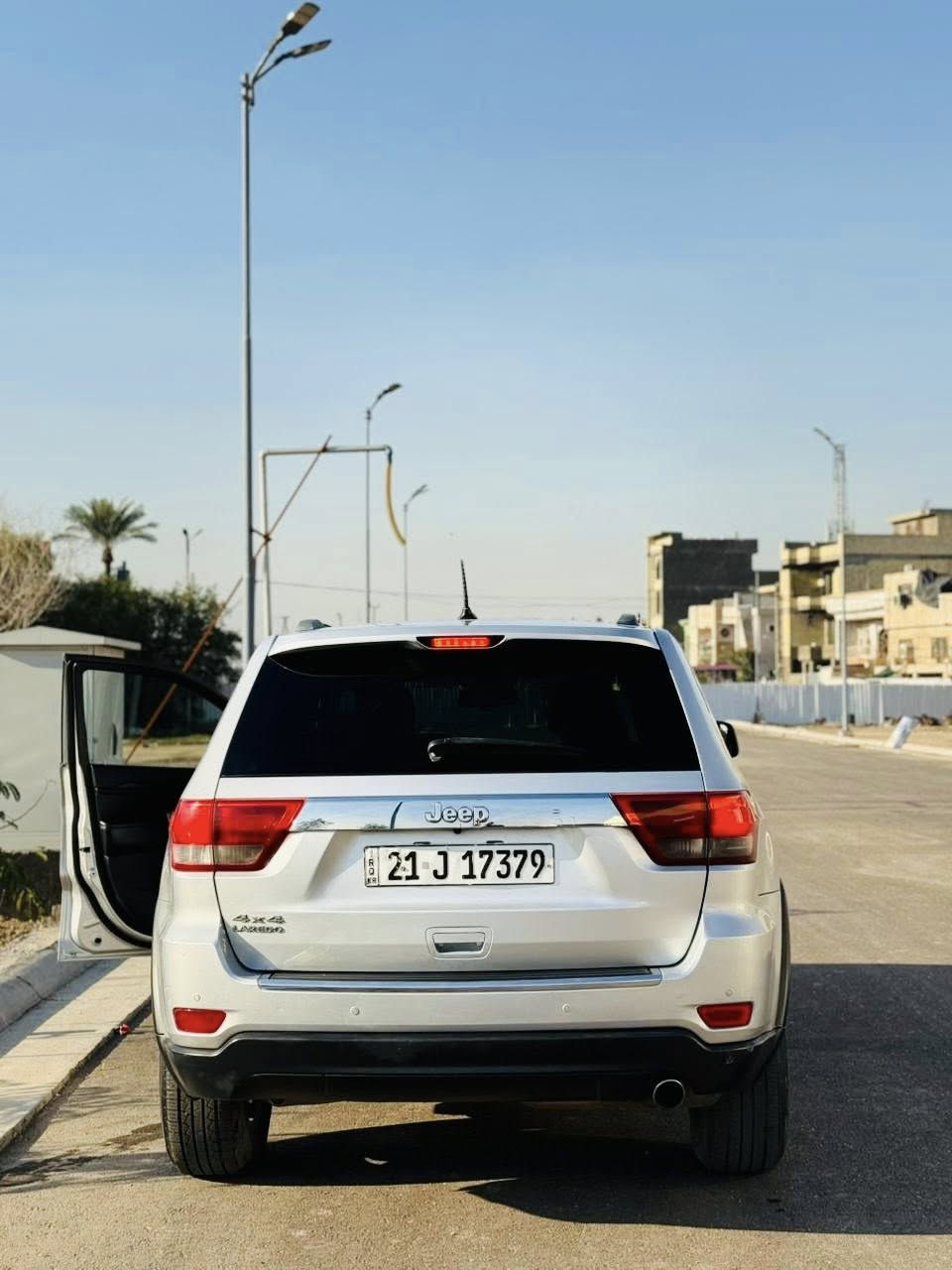 السلام عليكم
جيب 2011 خليجي 
حجم المحرك 6 سلندر 3600
فقط قطعه وحده البنيد بدون دواخل  
كير محرك جديد 
باسمي  تحويل ثاني يوم 
تبريد ثلج امامي خلفي 
كشن السايق كهرباء 
بصمة + البواب بصمة 
ومعروفه البقيه المواصفات
ماناقصه برغي السيارة جديده متعوب عليها 
السعر المطلوب 147 وبيها مجال 
الاستفسار ‭***********‬
العنوان بغداد 
غير متواجد ع الفيس
