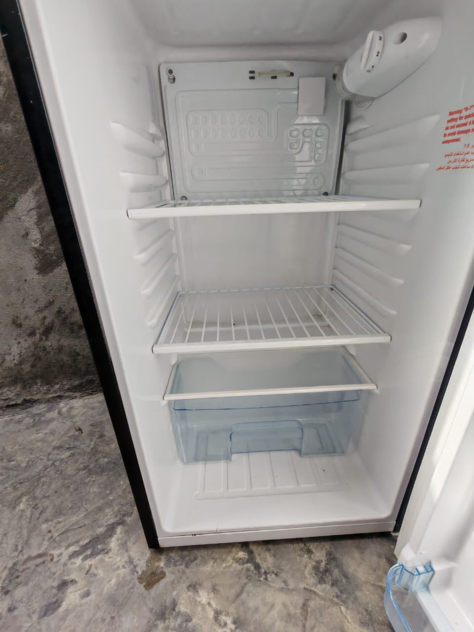 للبيع ثلاجه مستخدمة نضيفه كلش 
شرط الشغل والتجميد 
السعر ١٧٥ 
***********
