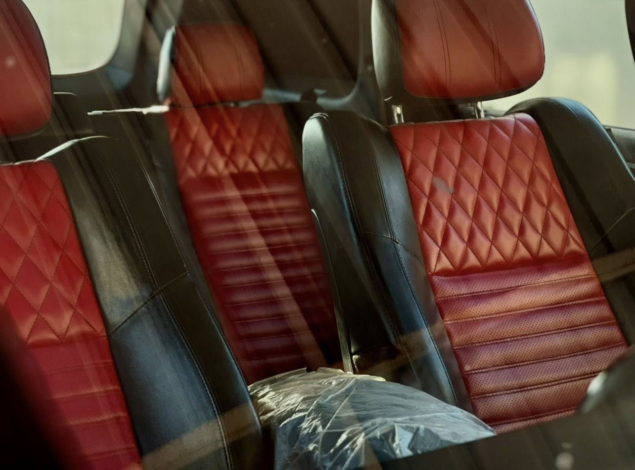 يالله تحيه طيبه السلام عليكم ورحمة الله
جيب S 2020  (وكالة ليث العبيدي ) 👑 

سياره جديد جدآ  لون مميز ♥️

عداد (73  الف كيلو متر )

مواصفات ال S فول الفول كلشي بيهة 

سقف بنوراما 

رادار جانبي نقطة عمياء

ماوس دفع رباعي + تحكم وضعيات القيادة

كشنات جلد اسود واحمر بلاد

كشنات حضن  تدفئة 

ميموري مقاعد خزن

الكشنات الأمامية كهرباء  

كشنات خلفية تدفئة

ويل قياس 20 

ستيرن كهربائي

تدفئة ستيرن 

شاشه 8.4 انج

نظام الملاحة (GPS) 

مصابيح امامية زنون

المصابيح الأمامية مع LED لايت 

كشافات الضباب زنون 

تشغيل عن بعد .

صندوق كهربائي

 حساسات أمامية

 حساسات خلفية

كاميرا خلفية

بخاخ ماء لتنظيف المصابيح الامامية

مرايا بخاصية التعتيم الذاتي 

مرايا جانبية قابلة للطي كهربائيآ

بلوتوث تلفون 

محدد سرعة 

نظام تشغيل واطفاء اوتماتيكي للمحرك للتوفير من صرف الوقود 

نظام بريك اوتماتيكي 

لون مميز

(رقم بغداد الجديد)   بأسمي تحويل ثاني يوم

الي بيه ( فقط السياره نص باب صبغ السايق فقط اثر  شخوط تخريب )  والسياره جديد جدآ 

اي اسفستار رقم صاحب السياره

 رقم                                  ***********

مكان بغداد كرخ كاظميه

 السعر 33  وبيها مجال للطيبين  )
