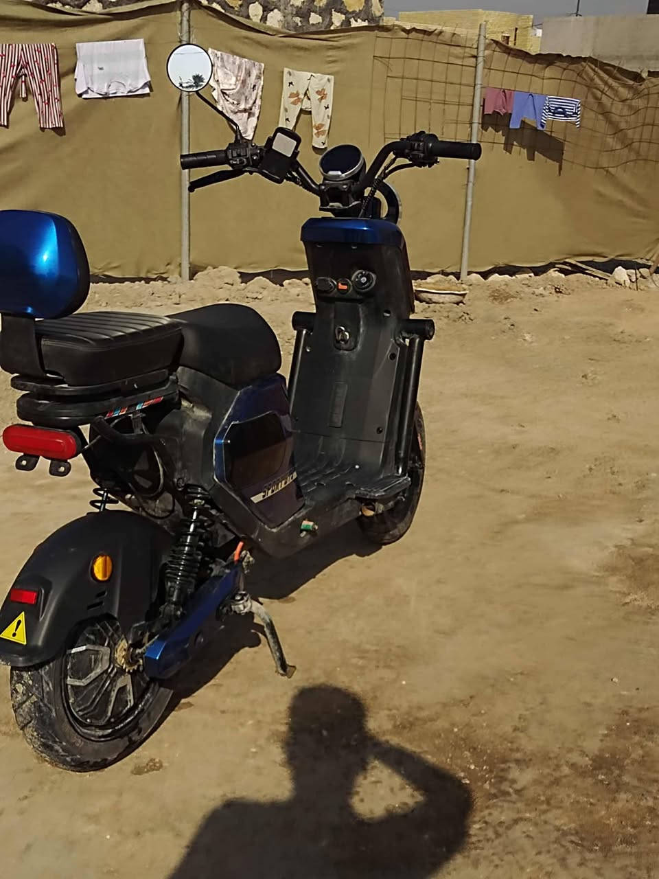 دراجه شحن فول مواصفات بيه اسويج وبصمتين بيه منفذ شحن التلفون وبيه لايت عالي وناصي وبي
لد اشاير شغاله دبل اشاير هم  شغاله وبيه درع حمالات رجل بيه خمس بطاريات جدد السرعه 65 حقيقي السعر 550وبيه مجال للشرايه للاستفسار هاذ الرقم ***********
