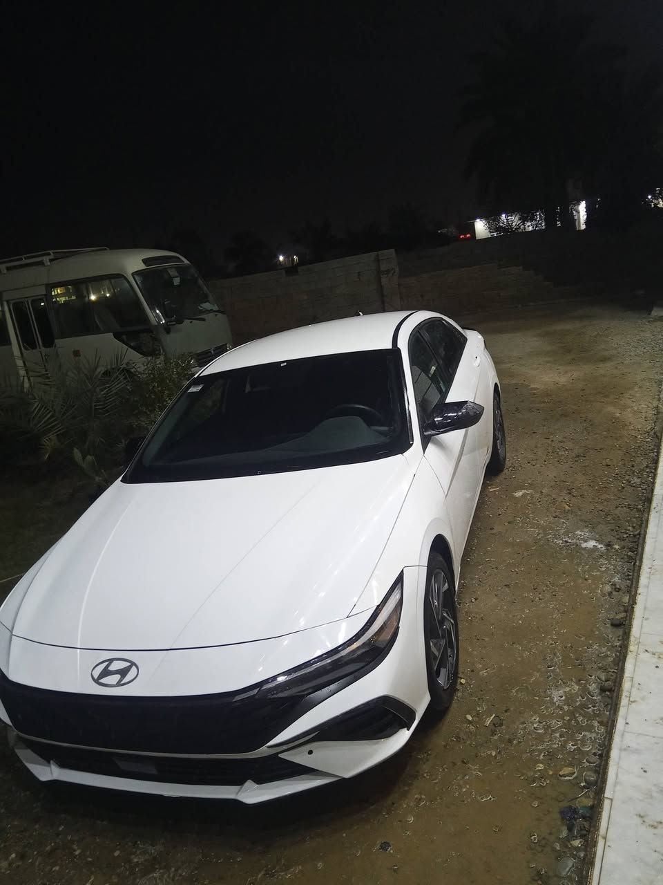 السلام عليكم للبيع الانترا وارد امريكي موديل 2025 ماشيه 14الف فول مواصفات عده الفتحه التواصل ***********
