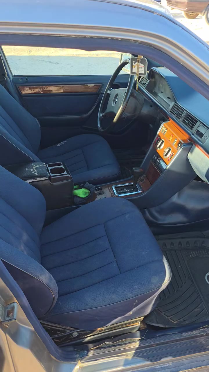 مارسدس دب  300
موديل ٨٩ اصل 
كير محرك ثنين ونص في تي 
تبريد خير من الله سياره اي نقص ما بيها
سعر  ٥٠ ورقه وبيه مجال قليل
 كهرباية كله شغلامكاني ديالى بعقوبه تقاطع قدس 
***********
