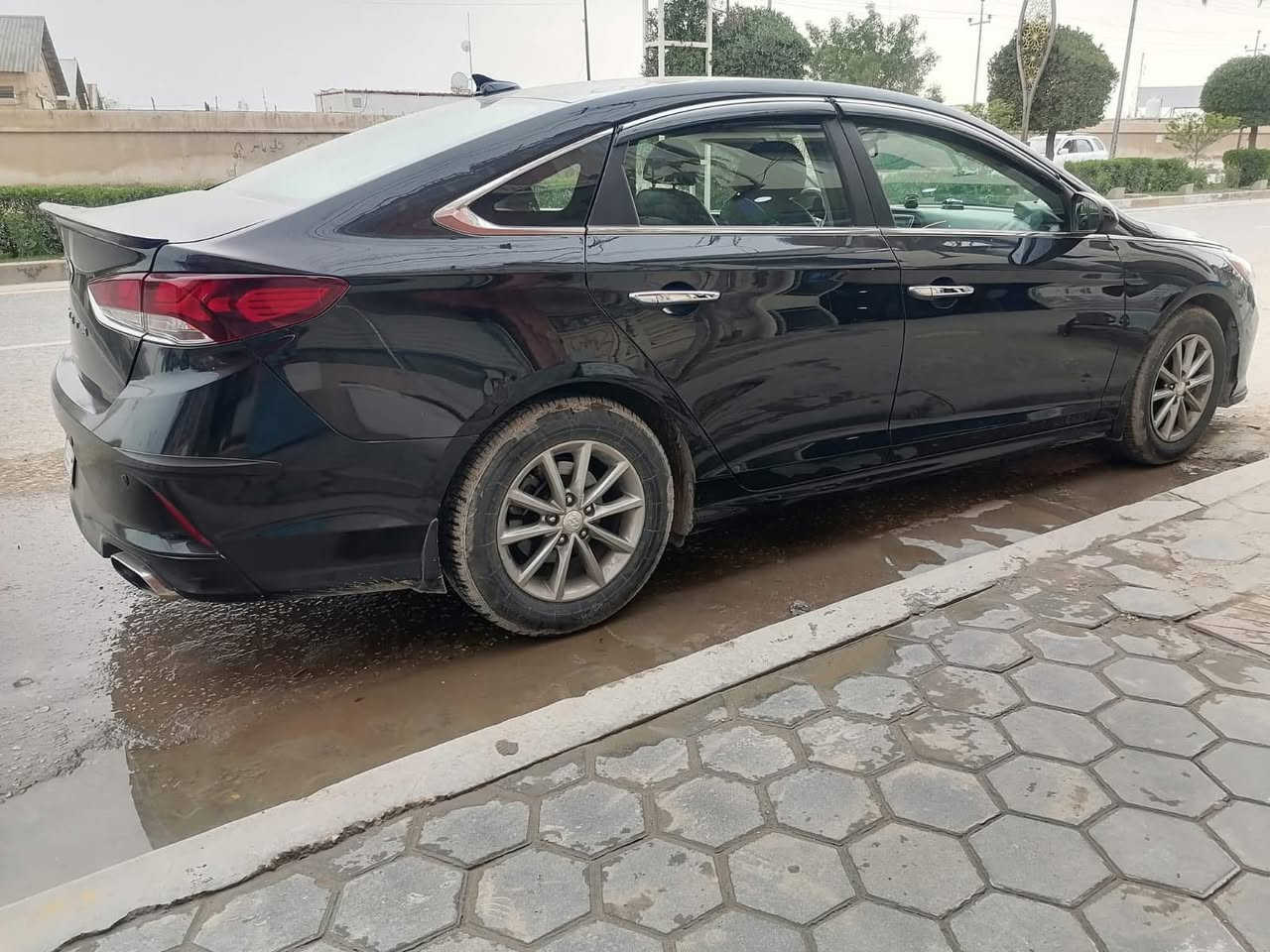 🚗 للبيع: هيونداي سوناتا 2019
📍 مكان السيارة: كربلاء
📞 للتواصل: ***********
💰 السعر: 123 ورقة – قابل للتفاوض
📊 المسافة المقطوعة.. 68 مايل 
🛠️ المحرك: 4 سلندر – 2400cc GDI

⚙️ المواصفات:
• شاشة وسطية 
• كاميرا خلفية 
• تحكمات ستيرن
• رادار جانبي
• نقطة عمياء
• ويل كب
• كشنات جلد
⚠️ أضرار السيارة:
• وارد أمريكي
• حادث أمريكا: الجاملغ الخلفي سبغ  والباب الخلف السايق مبدل وباب السايق مصبوغ بدون ضرر.. 
• حادث العراق: البنيد مبدل

📌 تفاصيل إضافية:
• رقم السيارة كربلاء
• لون السيارة أسود
مداور ثاني يوم السنويه 2026 سقطة...
