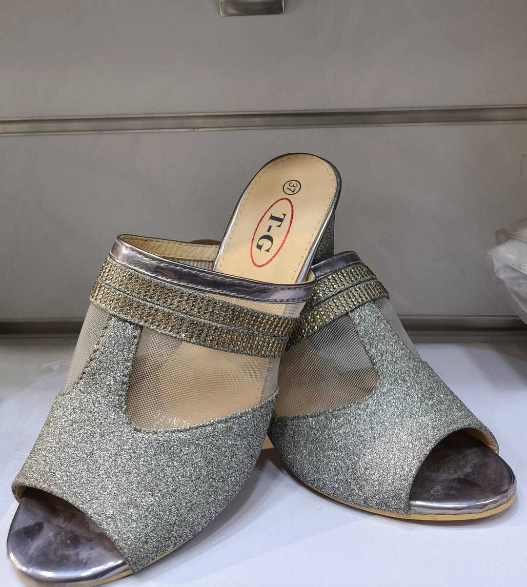 تخفيضات 🤩
بس بـ 5 ألف العنوان /الديوانية قضاء عفك


**إذا كنت صاحب هذا الإعلان وتريد حذفه لأي سبب، رجاءا أرسل رسالة إلى الدعم الفني**