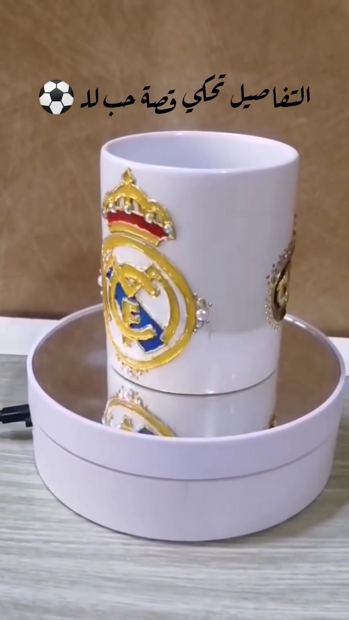لا يكتمل صباح "الملكي" إلا بكوب يليق بمكانته! 👑⚽️
تفاصيل صُنعت بكل حُب لتكون رفيقة قهوتك، أو أجمل هدية لمن تحب.
تطريز يدوي بارز وشعار ينبض بالفخامة.. لأنك تستحق التميز دائماً.
​✨ متاح الآن بالاسم والشعار الذي تفضله.
📥 للطلب أو الاستفسار، تواصل معنا عبر الخاص.

#هدايا_مميزة #كوب_الاسم #هدايا_تخرج #هدايا_ميلاد #فن_اليد #إبداع #دعم_المشاريع_الصغيرة#العراق #بغداد #هدايا_مميزة #اكسبلور #ريال_مدريد #كوز_مخصص #صنع_يدوي #إبداع #InstaIraq #HandmadeWithLove#ريال_مدريد #HalaMadrid #هدايا_فخمة #كوب_مخصص #ريزن #تطريز_يدوي #صنع_ببحب #هدية_رجالية #عشاق_الكرة


**إذا كنت صاحب هذا الإعلان وتريد حذفه لأي سبب، رجاءا أرسل رسالة إلى الدعم الفني**