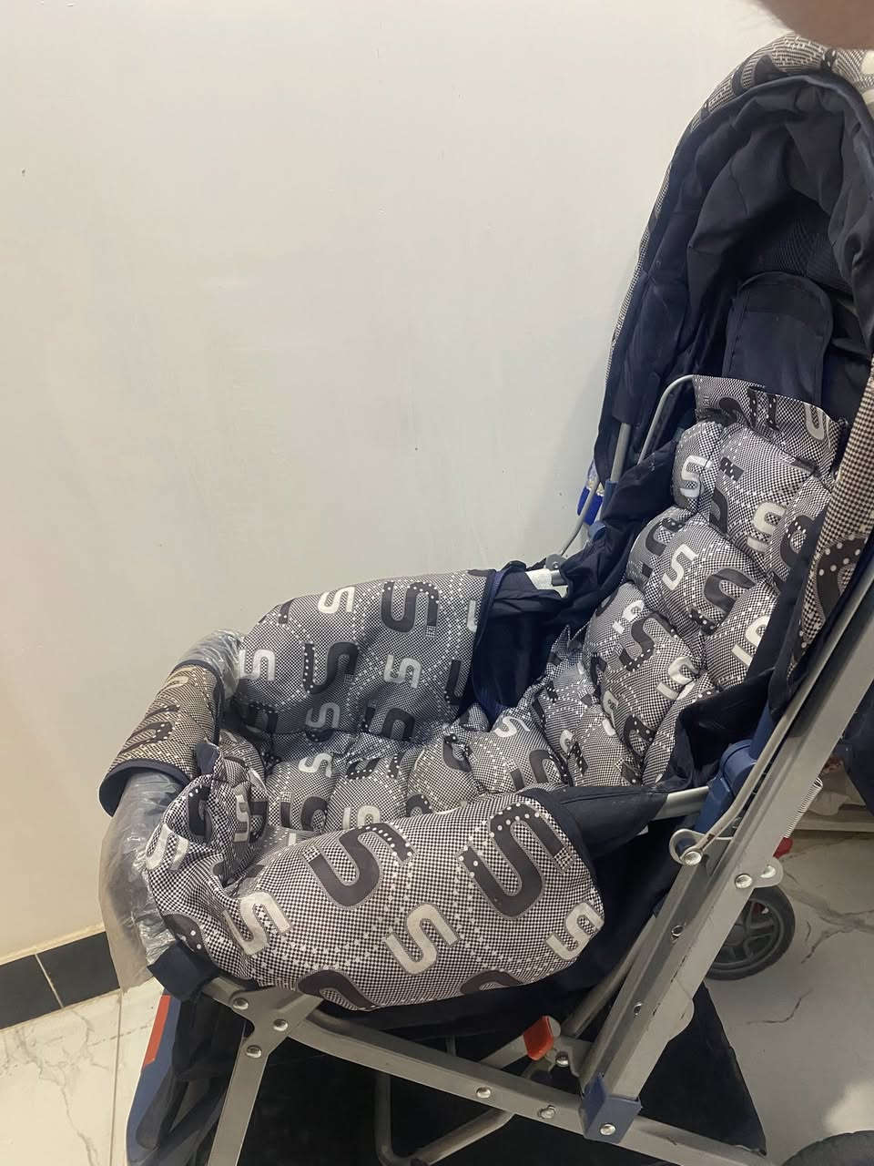 عربانه طفل درجه اولى كلش نظيفه وجديده ما مستخدمها رأيديها 50 مكاني بغداد الخطيب  ***********
