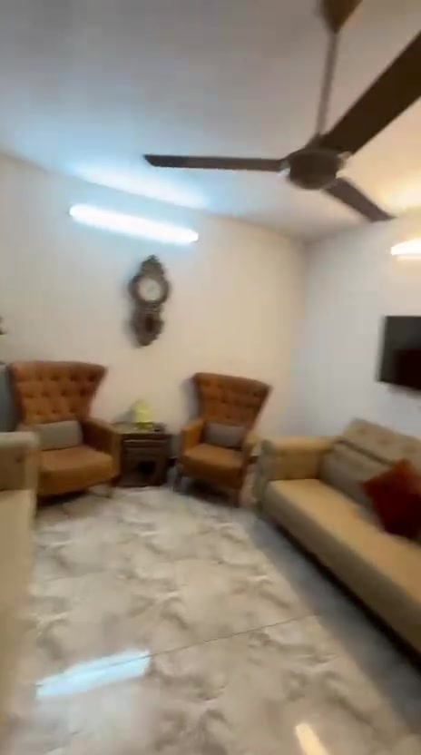 شقه للايجار موثثه بالكامل والاثاث كله جديد طابق ثاني العنوان مقابل ابو حنيفه النعمان يم جامع الخطاب عائله فقط الشقه جاهز سبالت علمآ شقه معزوله تحتوي ع بالكونه كبيره وسطحين للأستفسار الاتصال ***********
