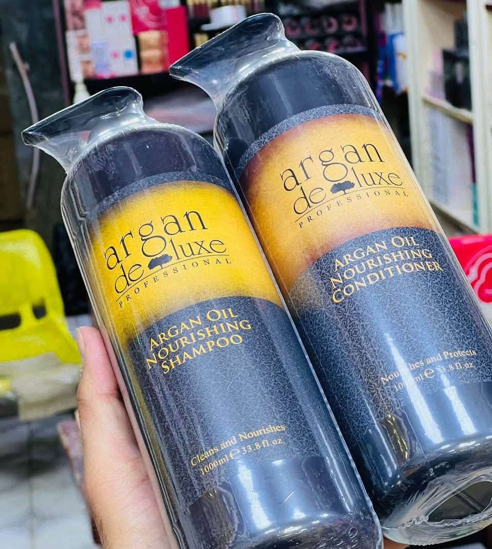 شامبو وبلسم من ماركة أرغان ديلوكس (Argan Deluxe)، بحجم 1000 مل للعبوة.تتميز هذه المنتجات باحتوائها على زيت الأرغان المغربي العضوي الغني بفيتامين E والأحماض الدهنية.يهدف الشامبو والبلسم إلى تنظيف، تغذية، ترطيب الشعر، وإعادة الحيوية واللمعان للشعر الجاف أو التالف.المنتجات معروفة بكونها خالية من الكبريتات والبارابين، مما يجعلها خياراً آمناً للشعر المصبوغ.


**إذا كنت صاحب هذا الإعلان وتريد حذفه لأي سبب، رجاءا أرسل رسالة إلى الدعم الفني**