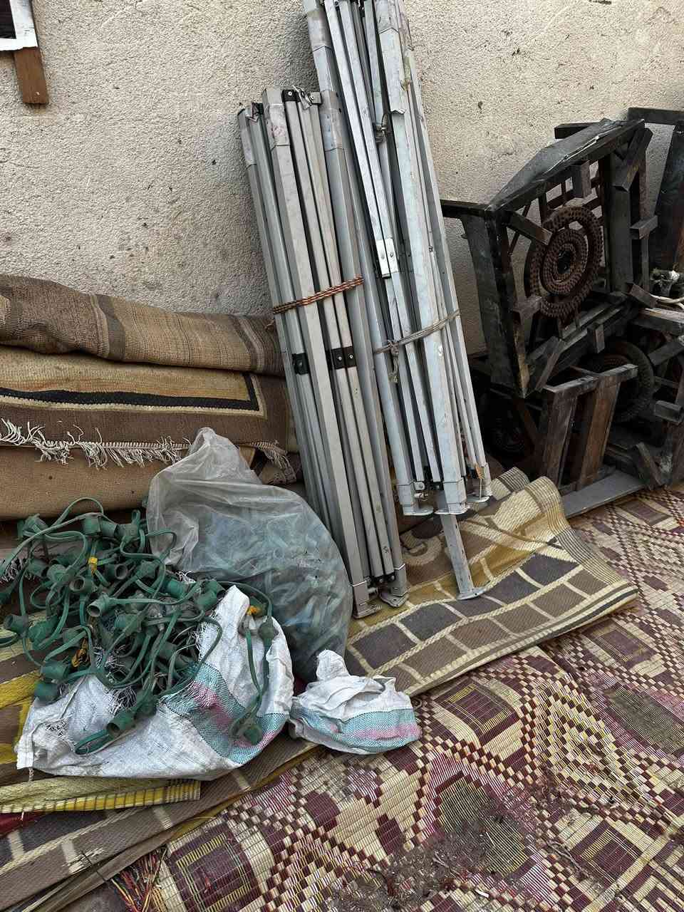 خيمه عربيه ٤في٨+تكيات حمر عدد ٢+طباخات ٧+نشره +فراش للبيع +ميوزه وجام خانات للبيع التواصل ع رقم ***********
