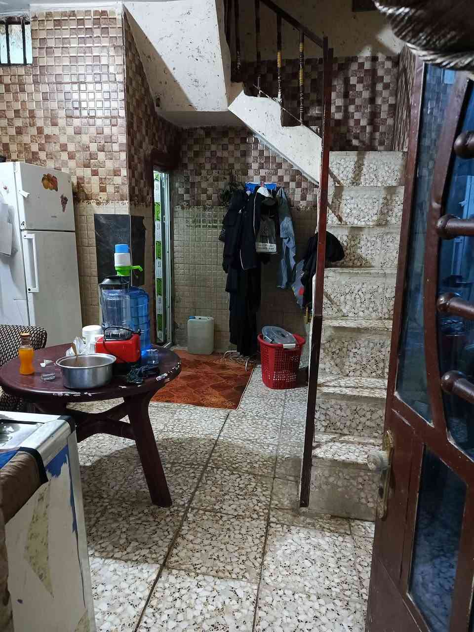 سلام عليكم ورحمة الله وبركاته بيت للبيع حي أور الشيشان   يحتوي على إستقبال وغرفه  وملحقات خدمات كامله تبليط مي مجاري ومنطقه تخبل السوك بصفك والمدارس بصفك المساحه  50متر السعر 62 وبي مجال بصيط  رقم الهاتف ***********
ملاحضه يرهم مراوس
