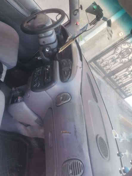 للبيع سياره دوج كرفان موديل 2000  سنويه لحد 28شرط تحويل بي كوبون   سعره 43 بي مجال رقم موبيل ***********
