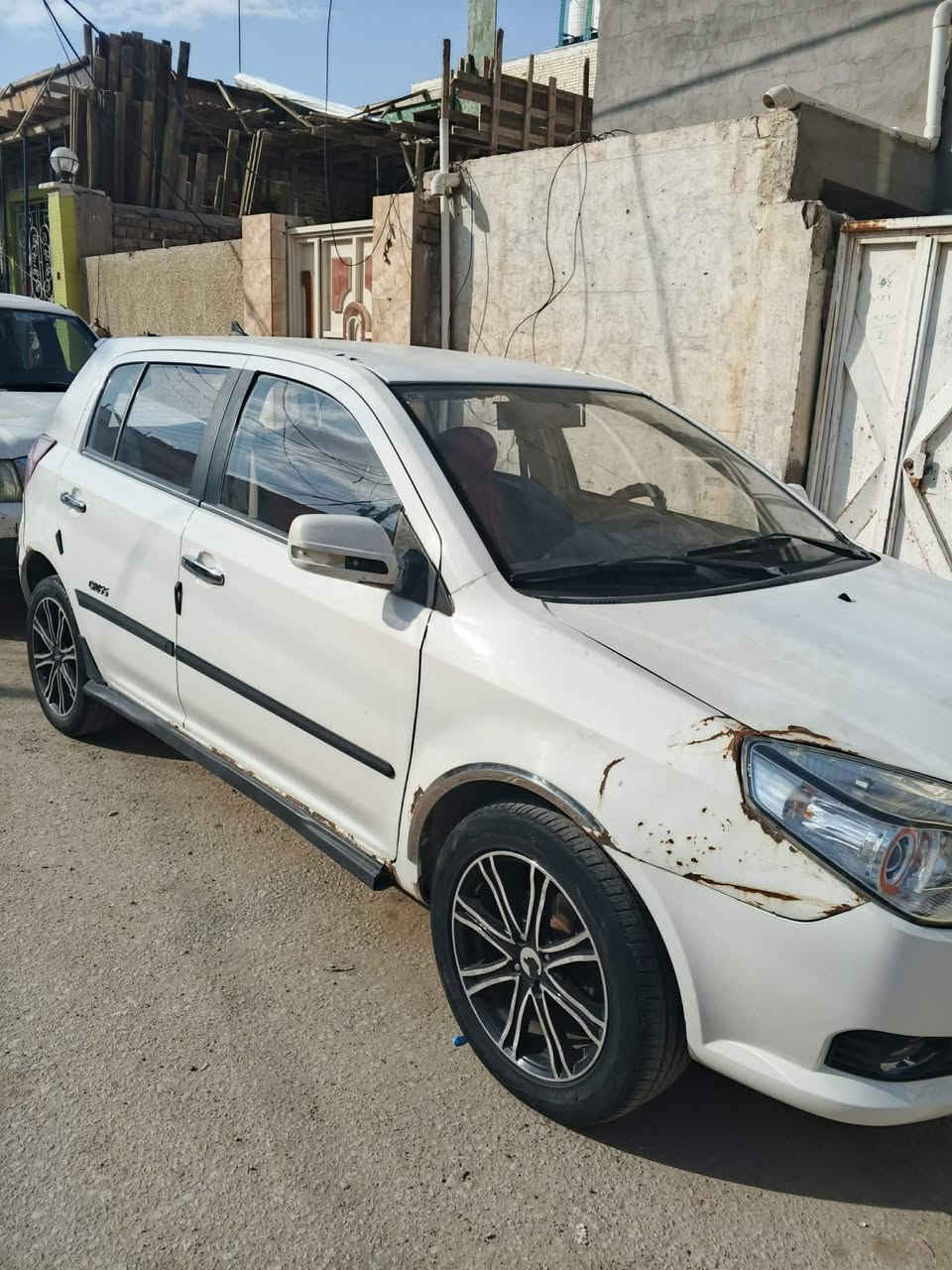 السلام عليكم سيارة جيلي مديل 2013 سيارة جاهزه من كلشي بأسمي سعر 35 مكان السيارة النجف
***********
